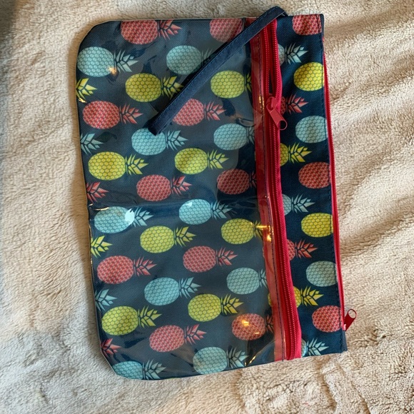 Waterproof Travel bag pineapple print - Picture 2 of 4